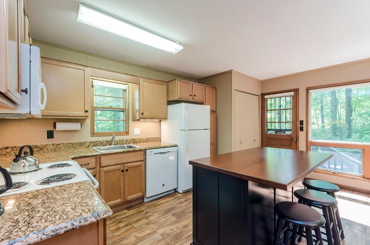 Secluded Oasis W Hot Tub, Screened-In Porch, Wifi! Berkeley Springs Zewnętrze zdjęcie